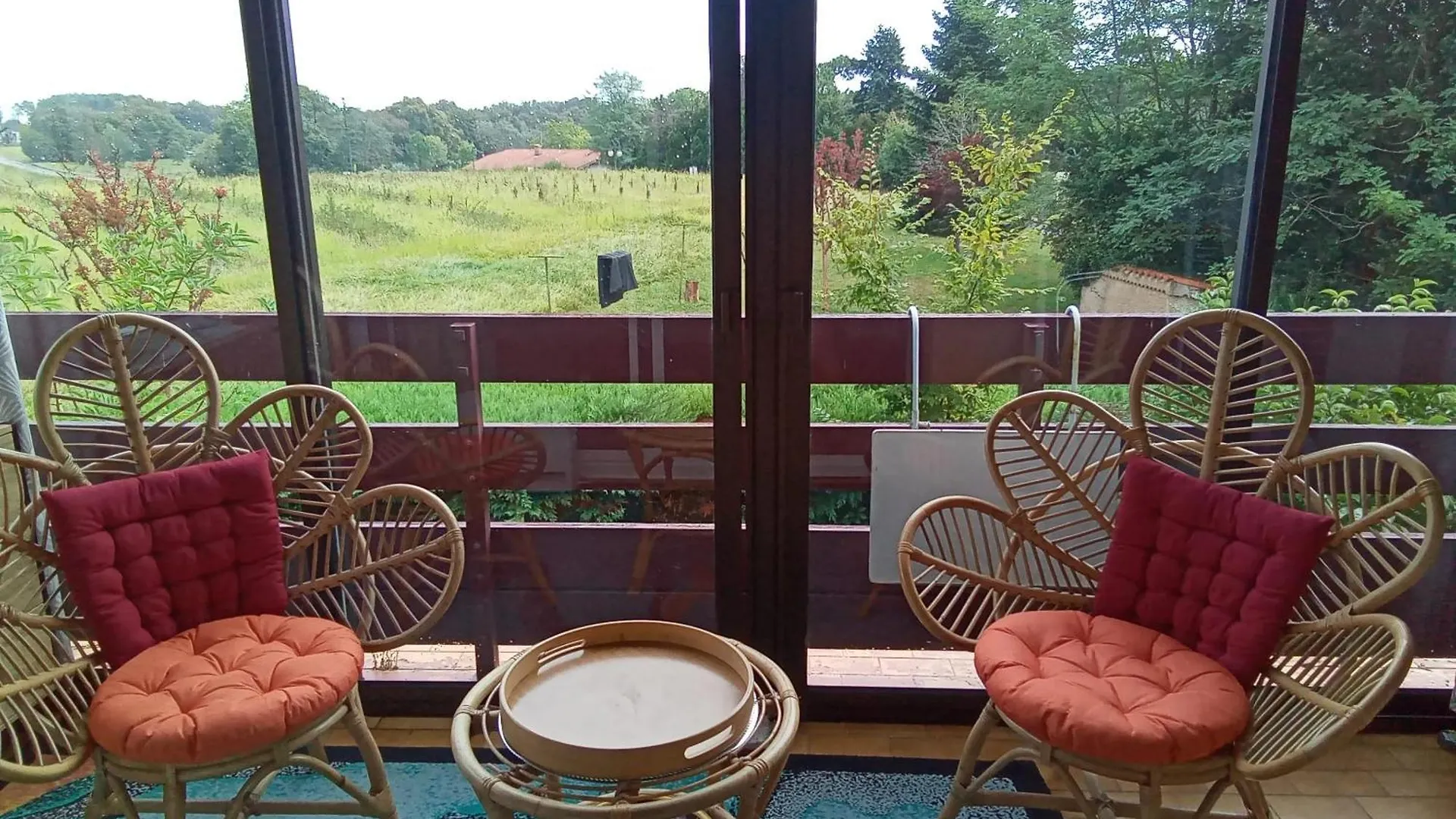 Studio Cosy Avec Terrasse Et Barbecue A Cazaubon 28 M²